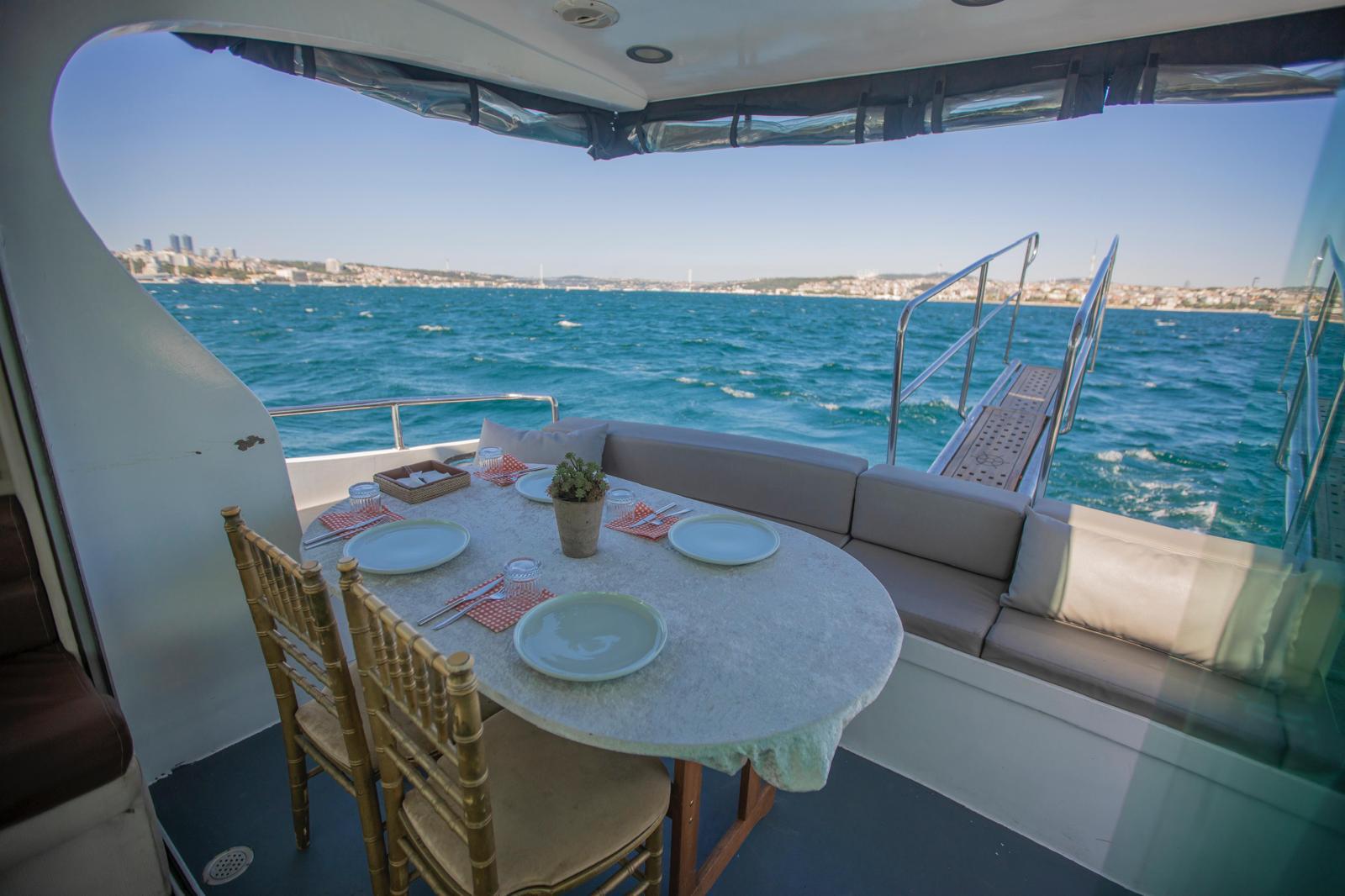 Aura Yacht · 12 Guests · 4