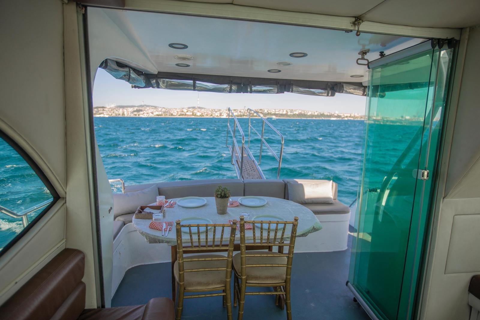 Aura Yacht · 12 Guests · 5